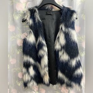 Dark blue fur vest with pockets